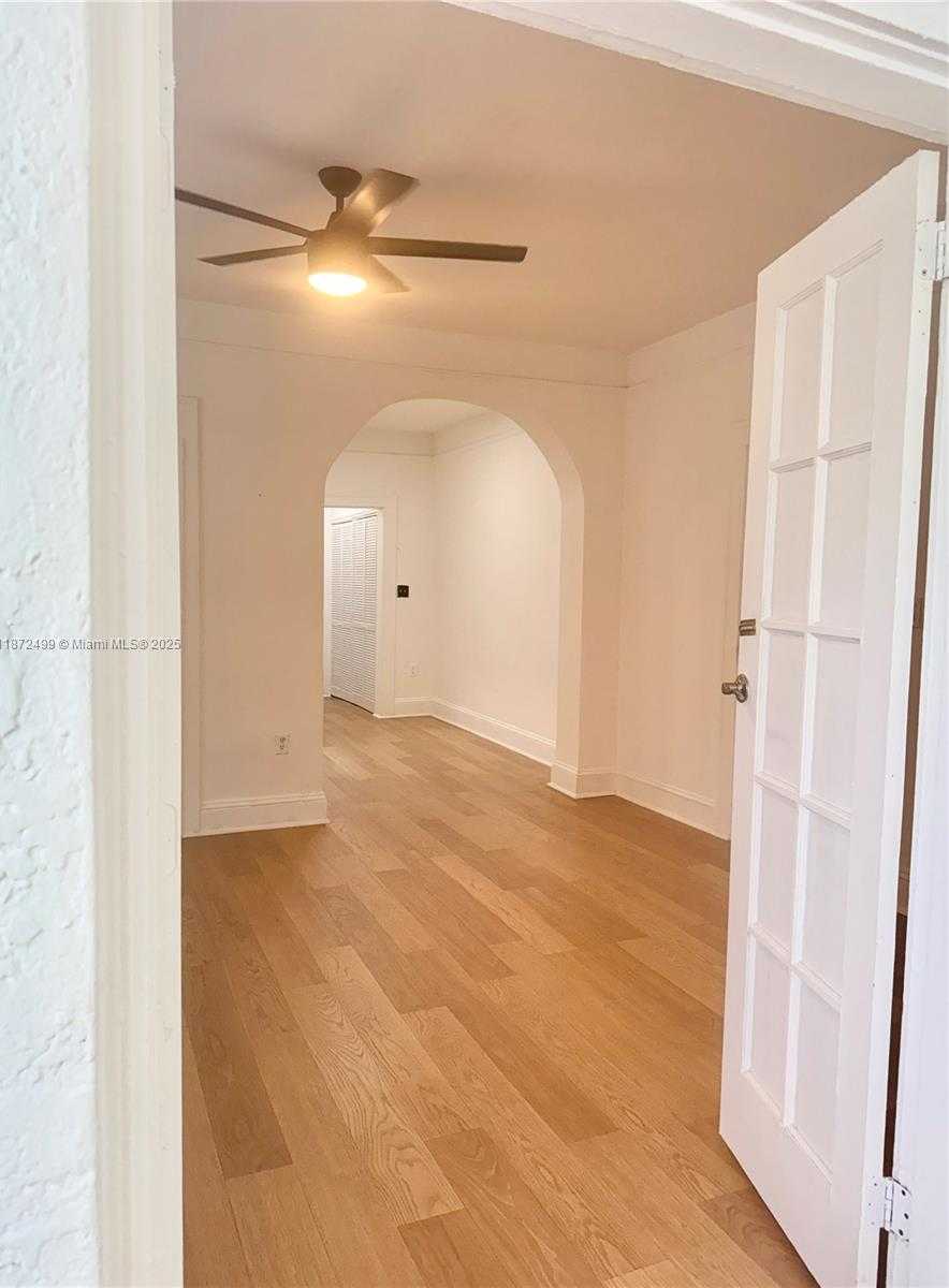 Small Image of 3433 GARDEN AVE #6, Miami Beach Number 4