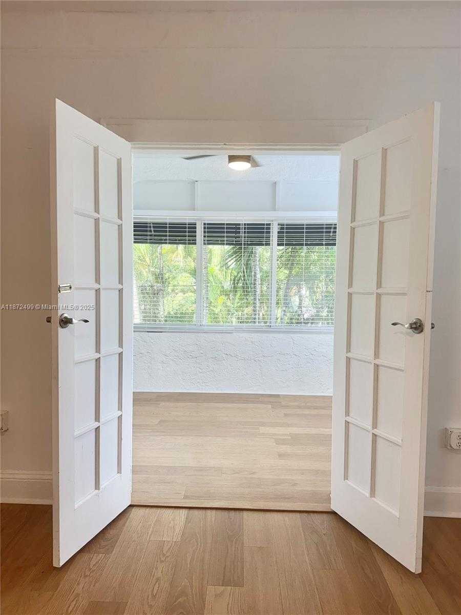 Small Image of 3433 GARDEN AVE #6, Miami Beach Number 5