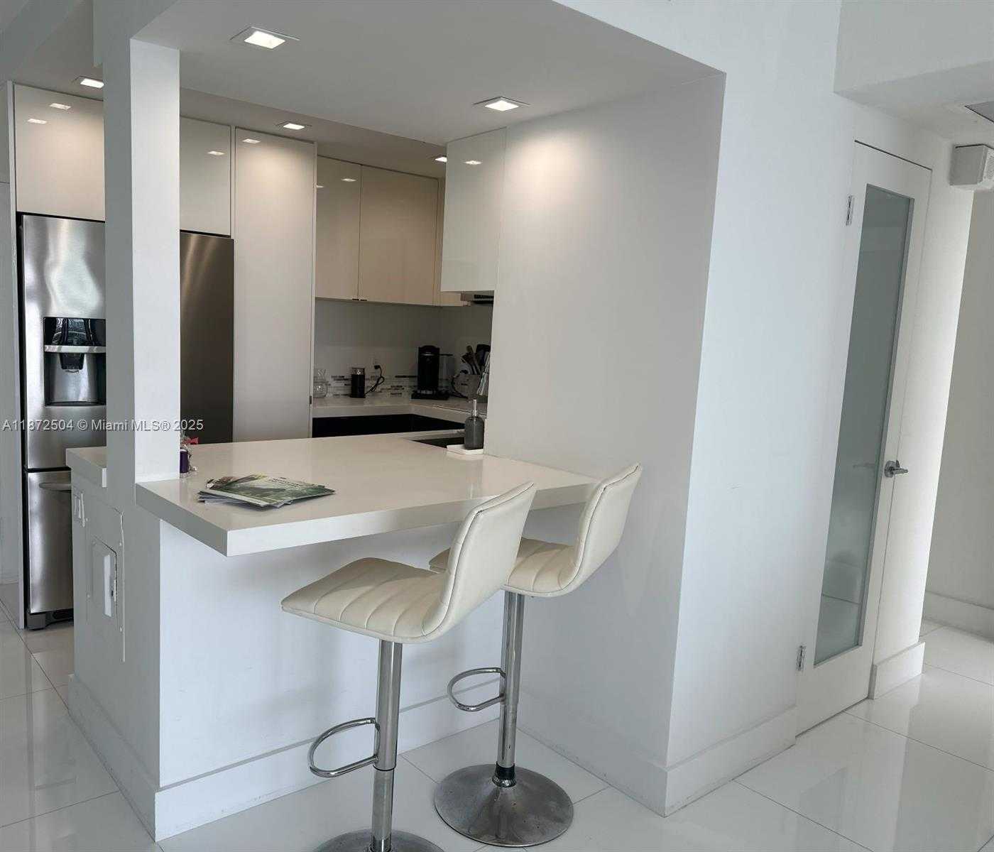 Small Image of 1000 WEST AVE #1514, Miami Beach Number 10