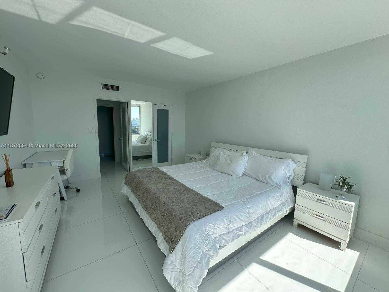 Small Image of 1000 WEST AVE #1514, Miami Beach Number 12