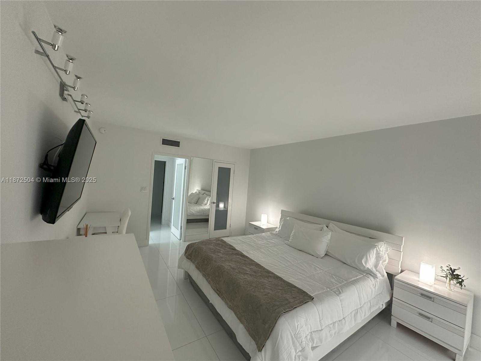 Small Image of 1000 WEST AVE #1514, Miami Beach Number 13