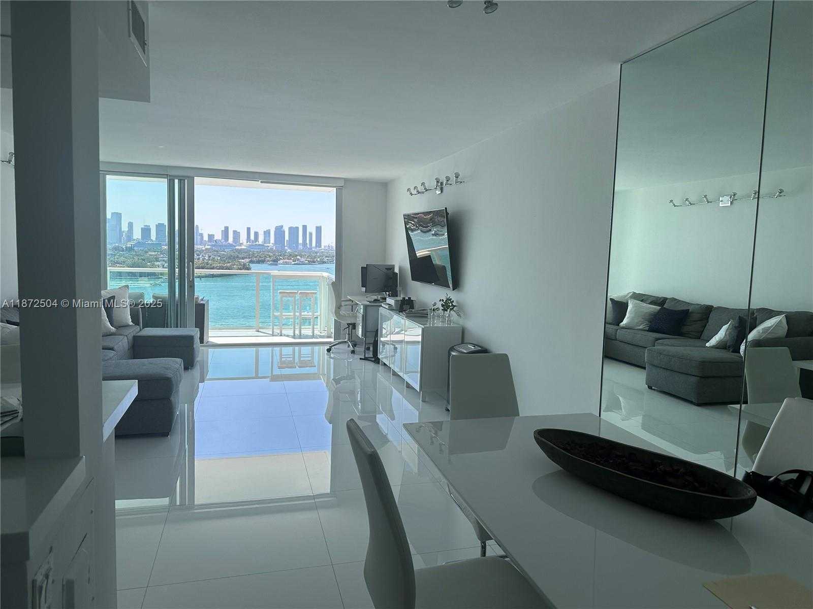 Small Image of 1000 WEST AVE #1514, Miami Beach Number 3