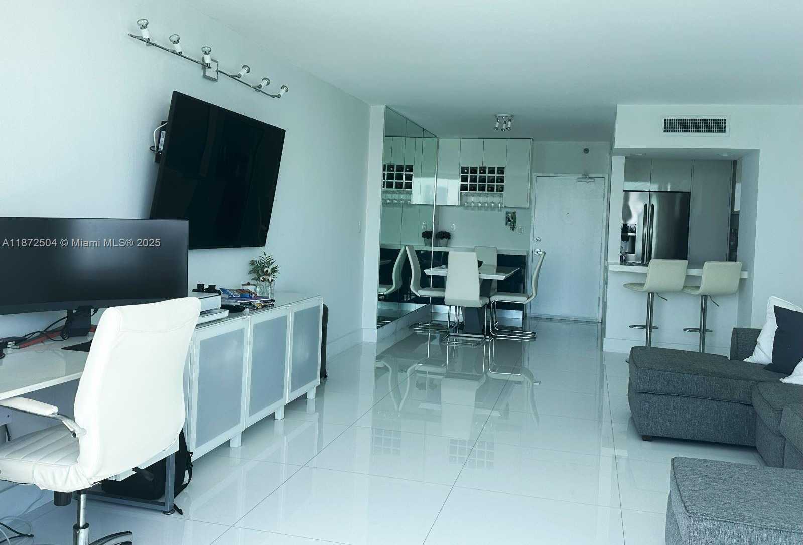 Small Image of 1000 WEST AVE #1514, Miami Beach Number 6