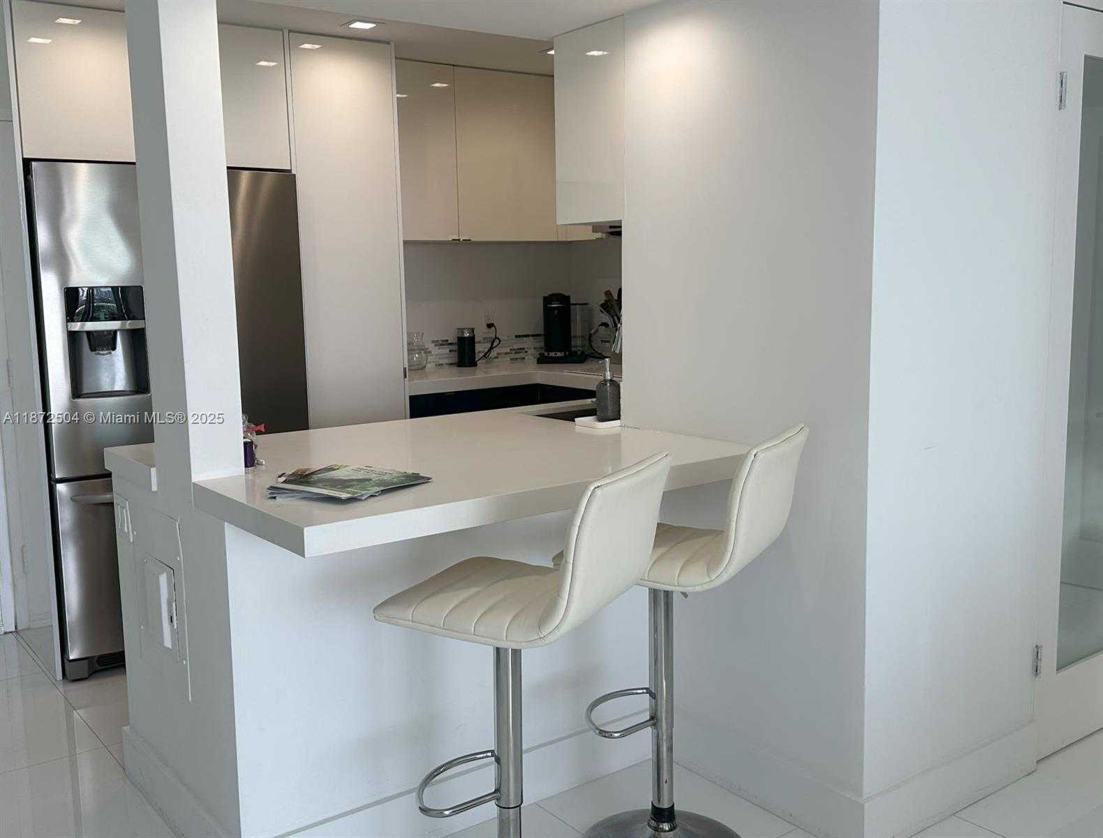 Small Image of 1000 WEST AVE #1514, Miami Beach Number 9