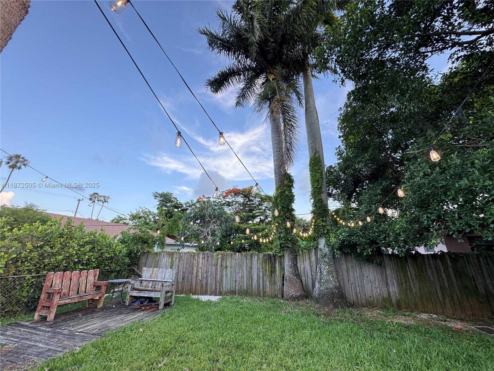 Small Image of 256 NORTH WEST 82ND TER, Miami Number 11