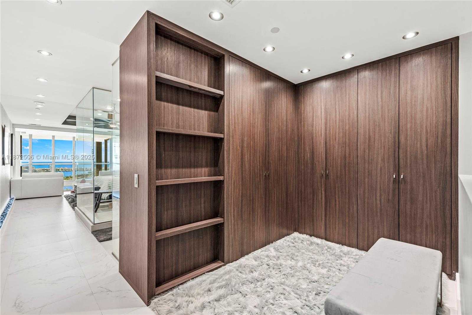 Small Image of 1100 BISCAYNE BLVD #LPH6105, Miami Number 12