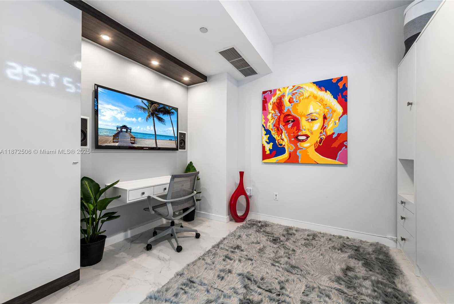 Small Image of 1100 BISCAYNE BLVD #LPH6105, Miami Number 21