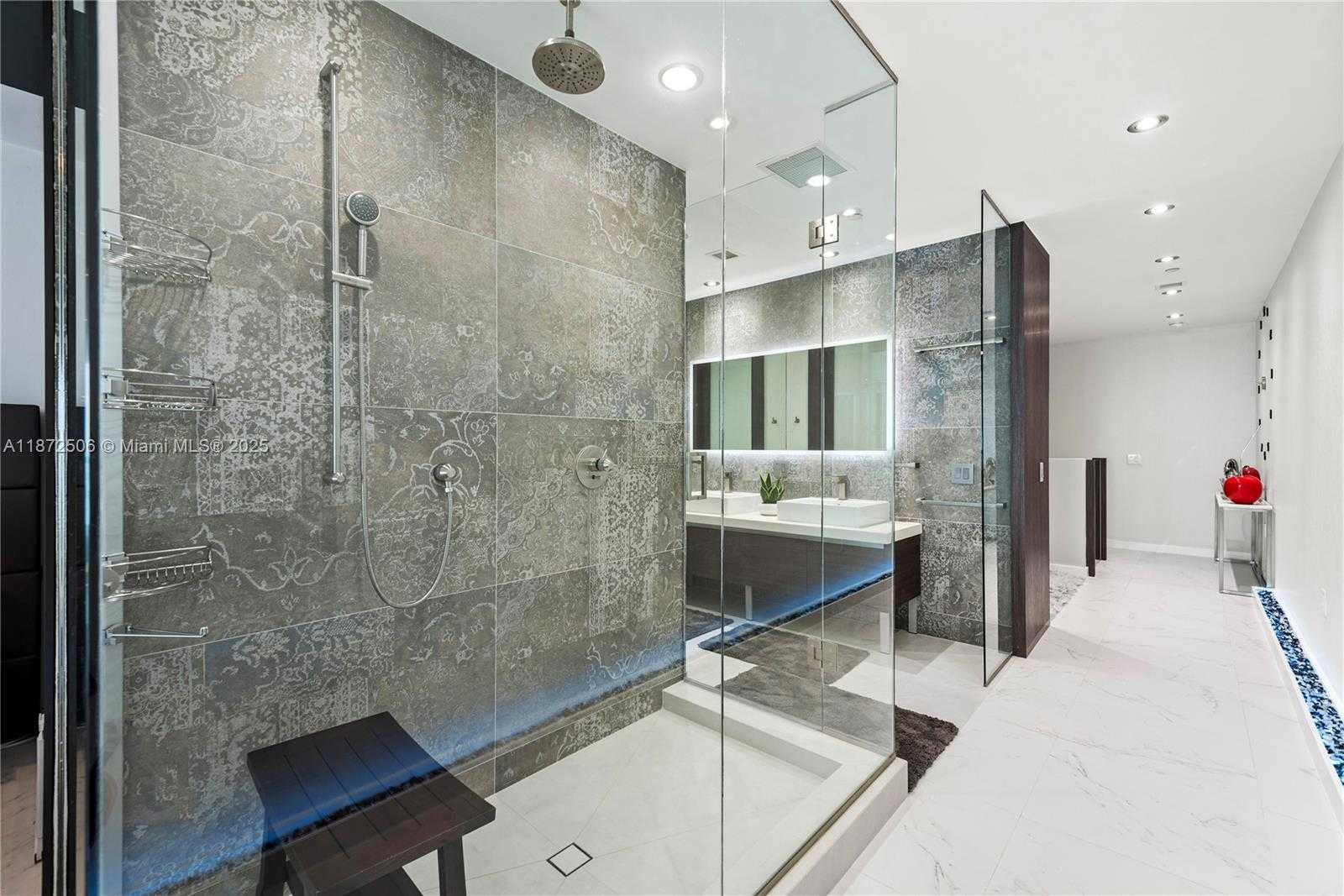 Small Image of 1100 BISCAYNE BLVD #LPH6105, Miami Number 25