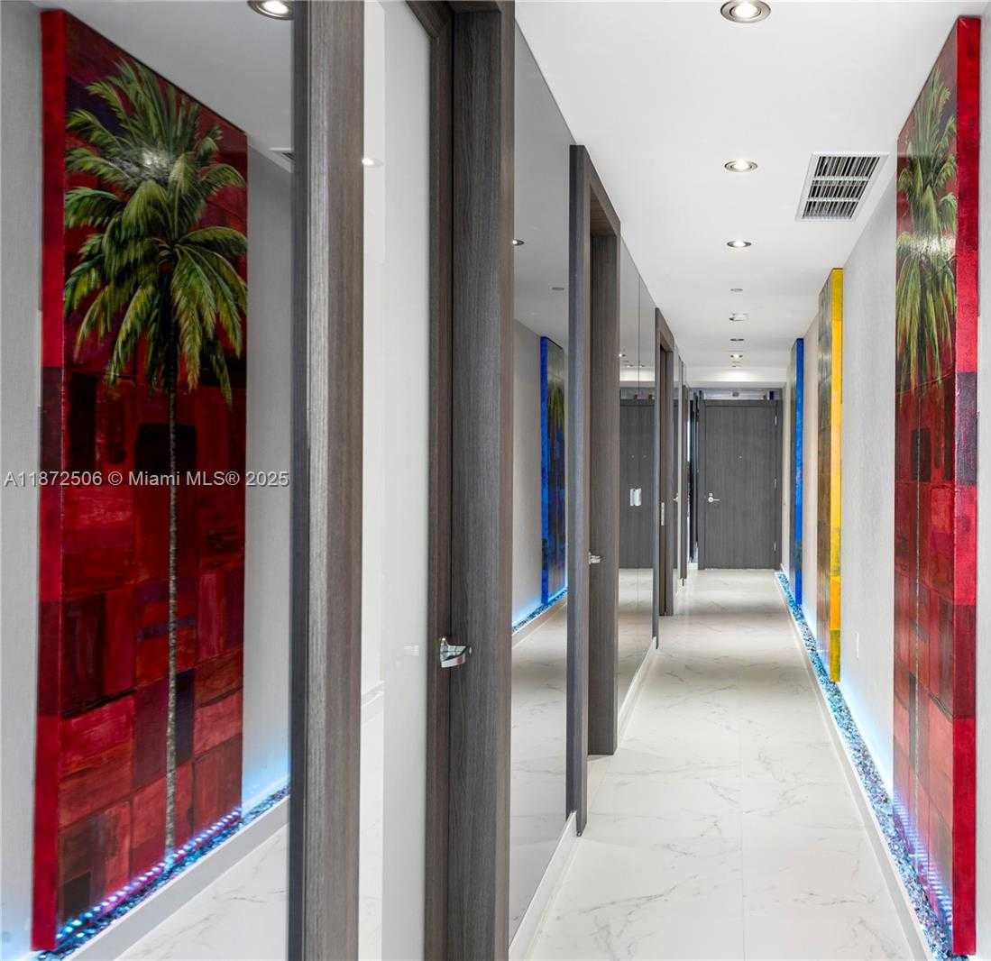 Small Image of 1100 BISCAYNE BLVD #LPH6105, Miami Number 29