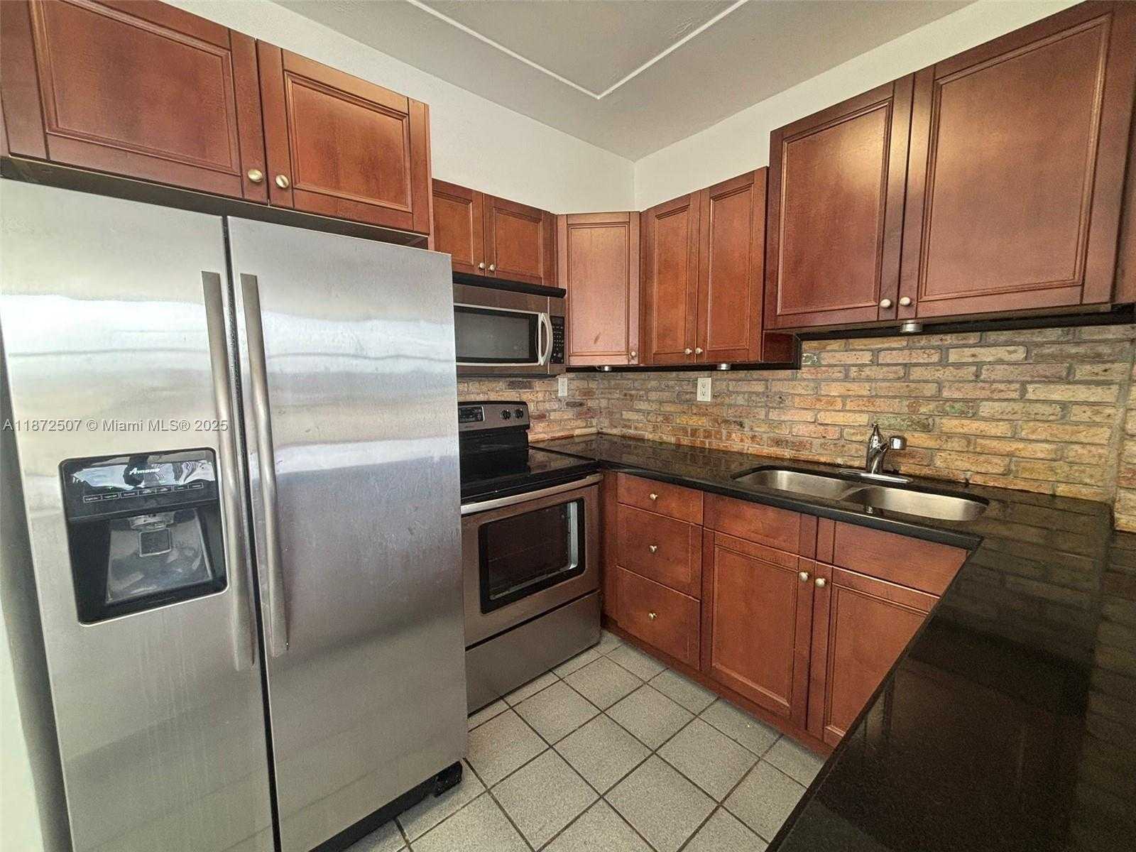 Small Image of 7441 WAYNE AVE #10L, Miami Beach Number 10