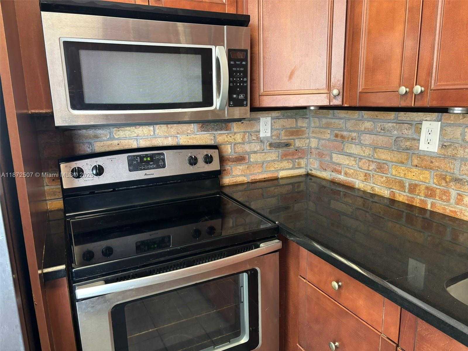 Small Image of 7441 WAYNE AVE #10L, Miami Beach Number 11