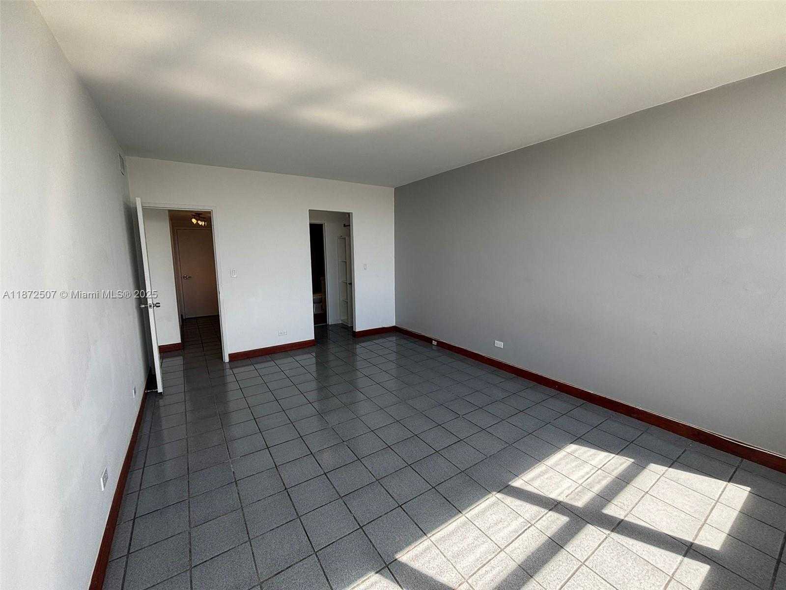 Small Image of 7441 WAYNE AVE #10L, Miami Beach Number 15