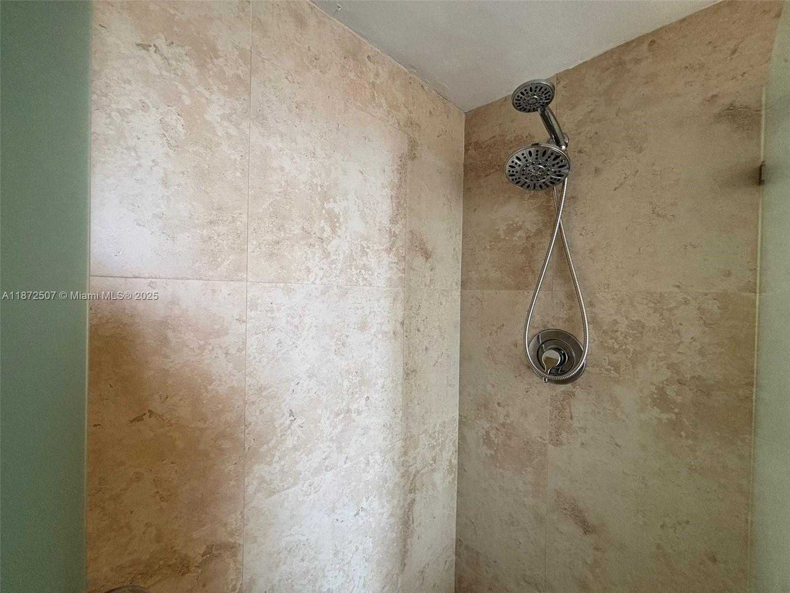 Small Image of 7441 WAYNE AVE #10L, Miami Beach Number 19