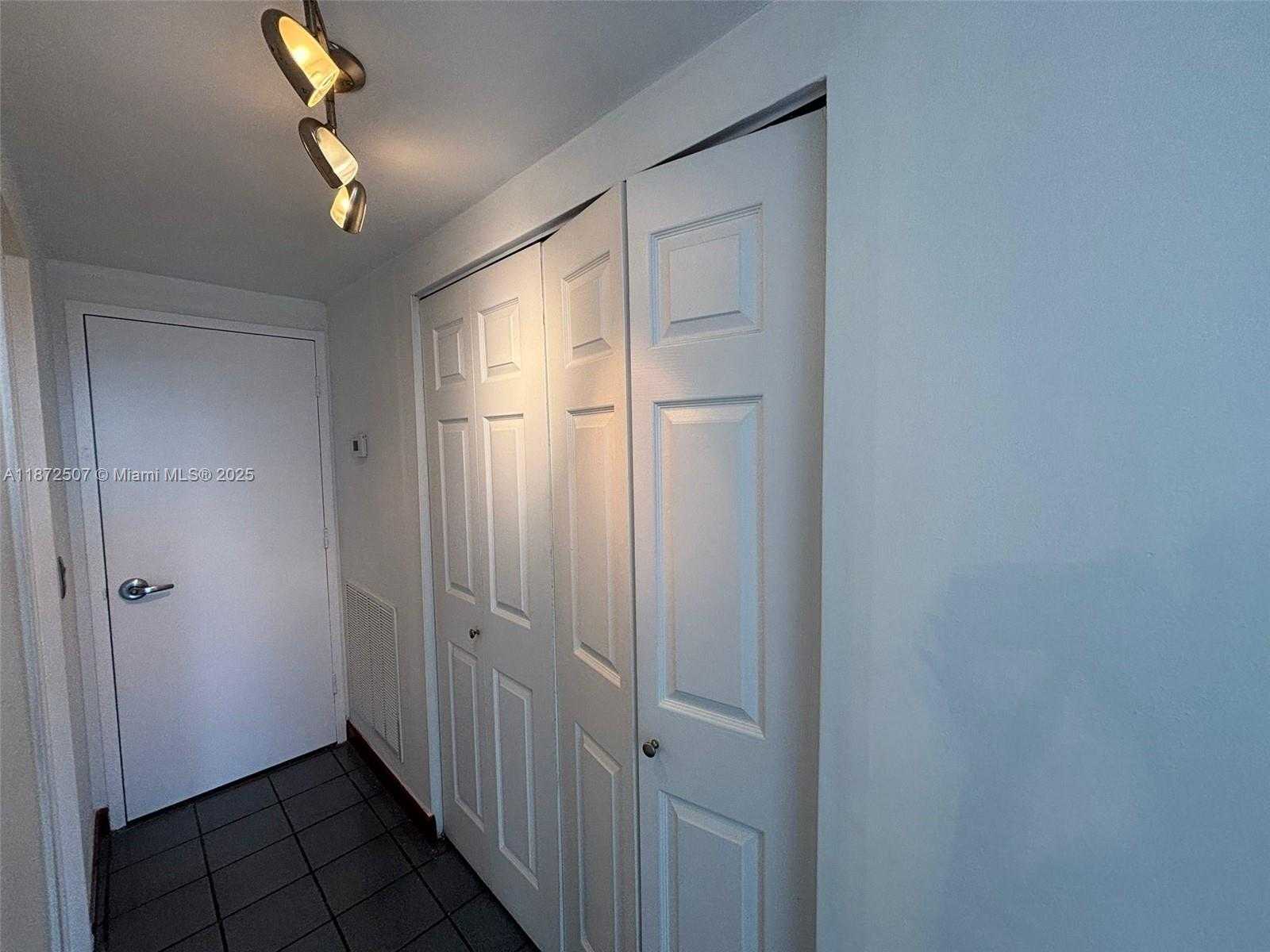 Small Image of 7441 WAYNE AVE #10L, Miami Beach Number 25