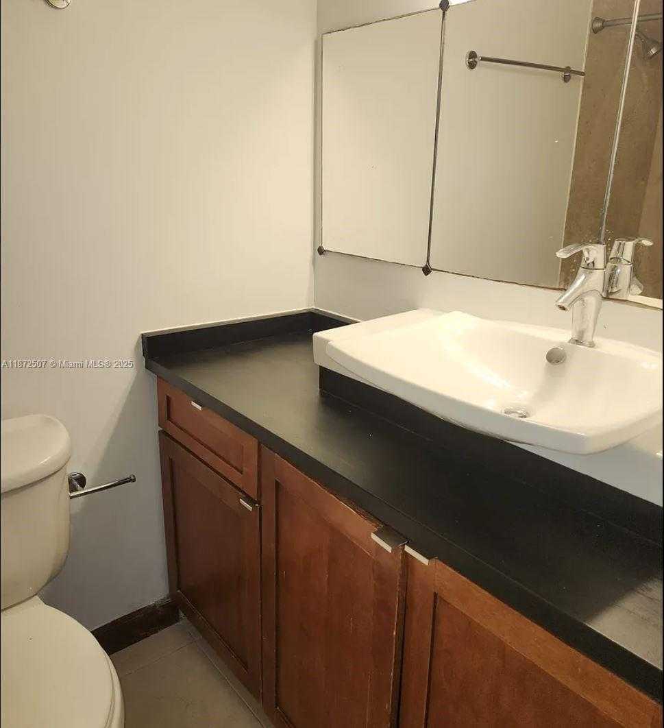Small Image of 7441 WAYNE AVE #10L, Miami Beach Number 3