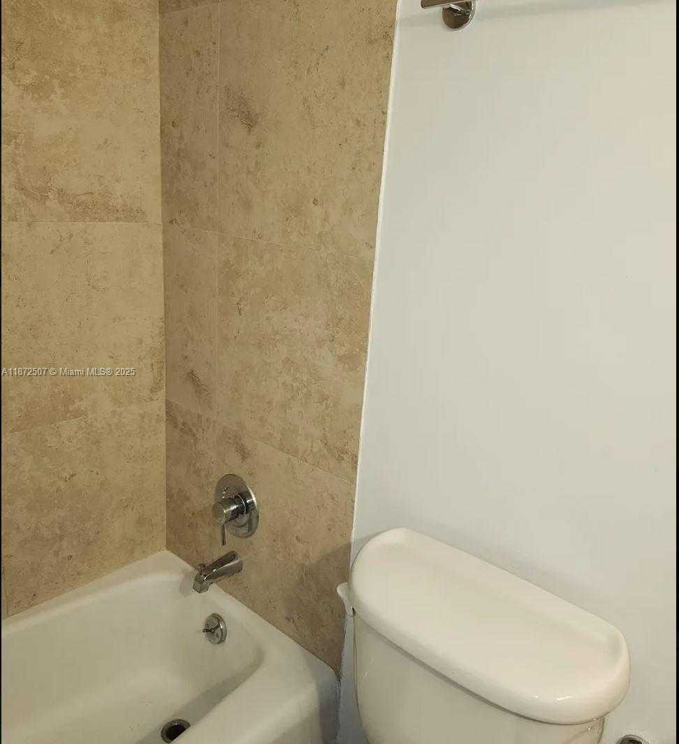 Small Image of 7441 WAYNE AVE #10L, Miami Beach Number 4