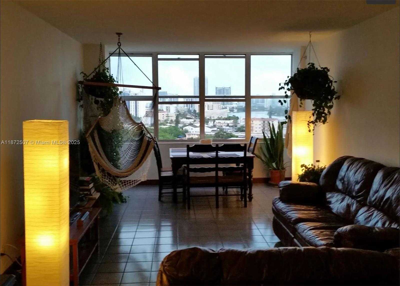 Small Image of 7441 WAYNE AVE #10L, Miami Beach Number 9