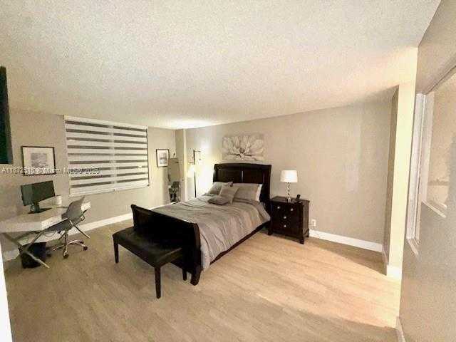 Small Image of 3725 SOUTH OCEAN DR #605, Hollywood Number 9