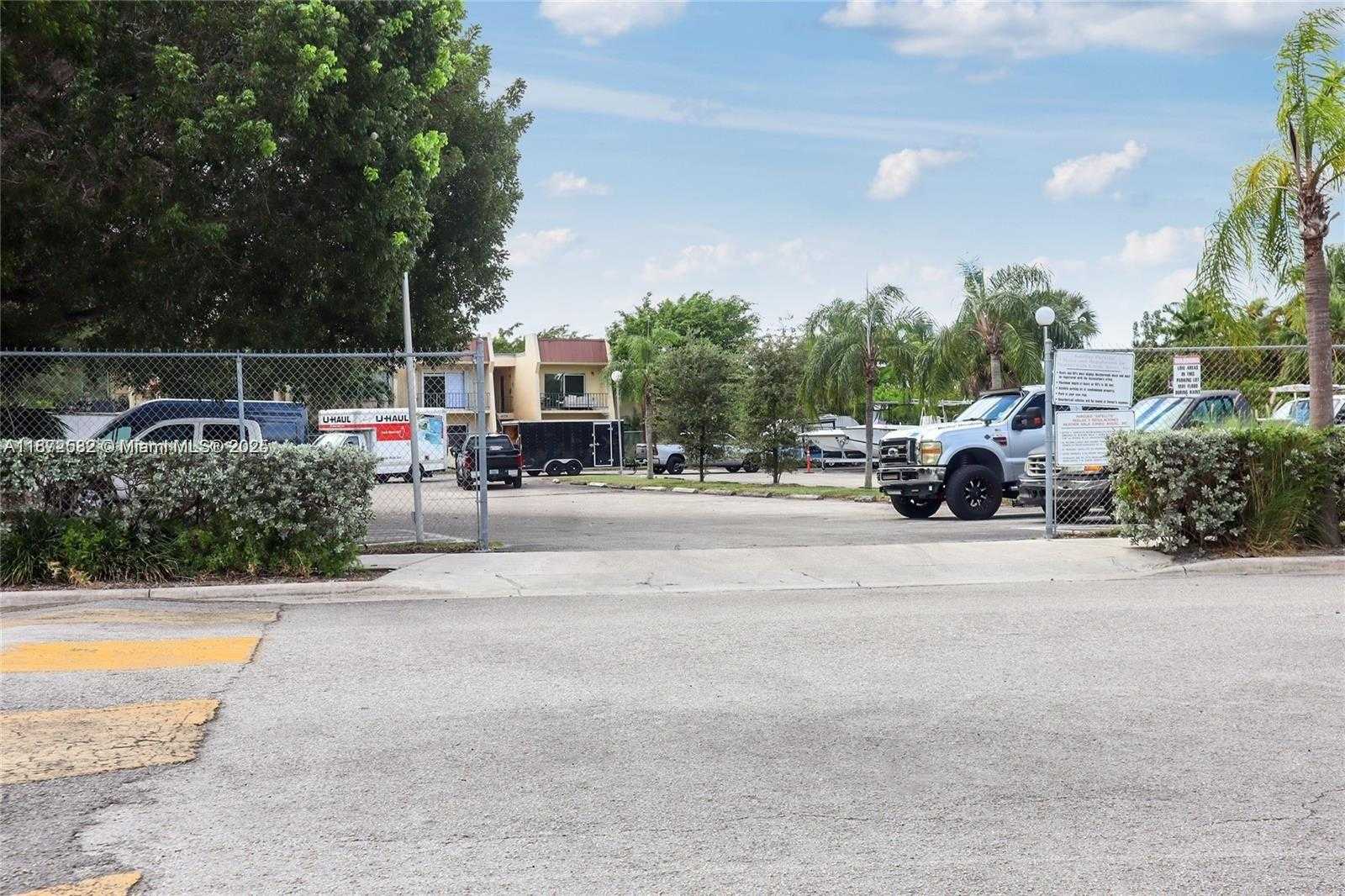 Small Image of 13720 SOUTH WEST 90TH AVE #5, Miami Number 16