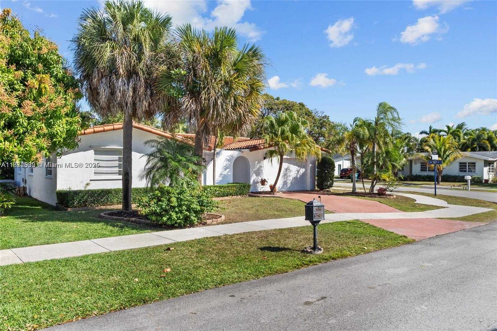 Small Image of 16665 SOUTH WEST 93RD CT, Palmetto Bay Number 2