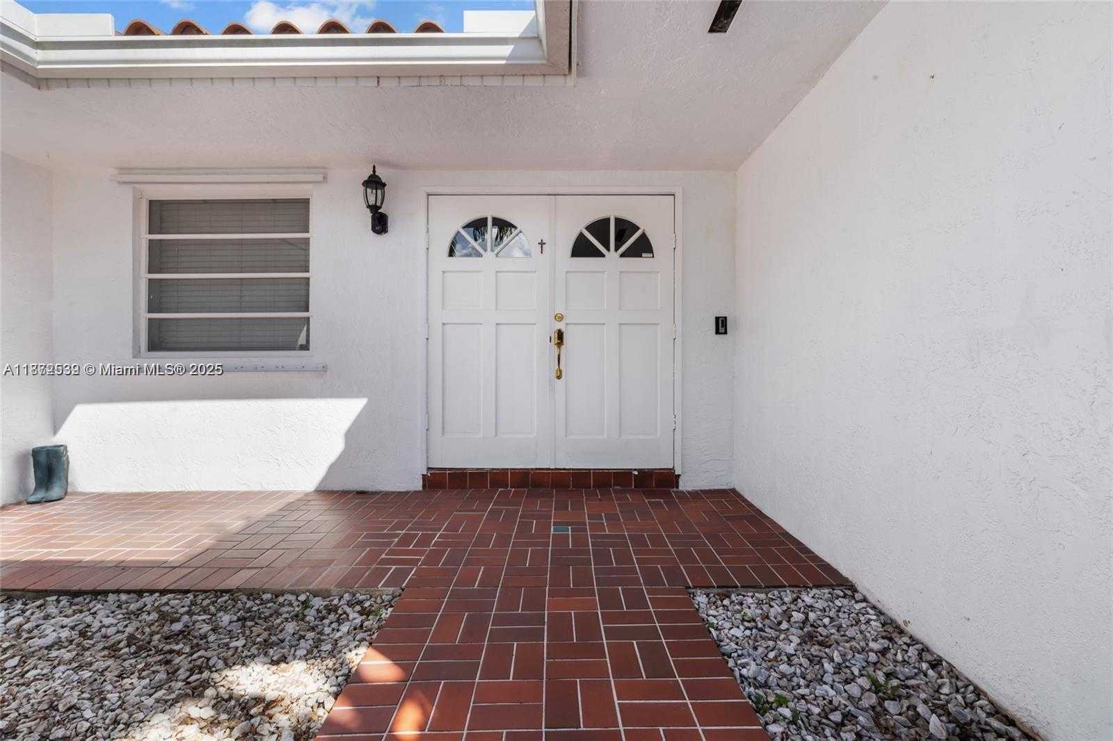 Small Image of 16665 SOUTH WEST 93RD CT, Palmetto Bay Number 36