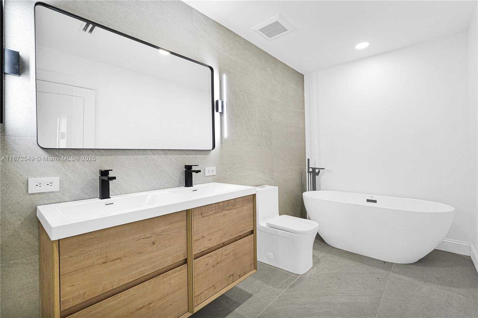 Small Image of 10618 NORTH EAST 11TH AVE, Miami Shores Number 7