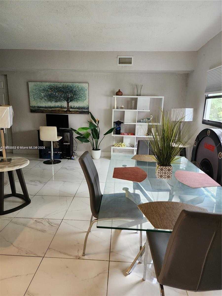 Small Image of 486 WEST EVANSTON CIR, Fort Lauderdale Number 5