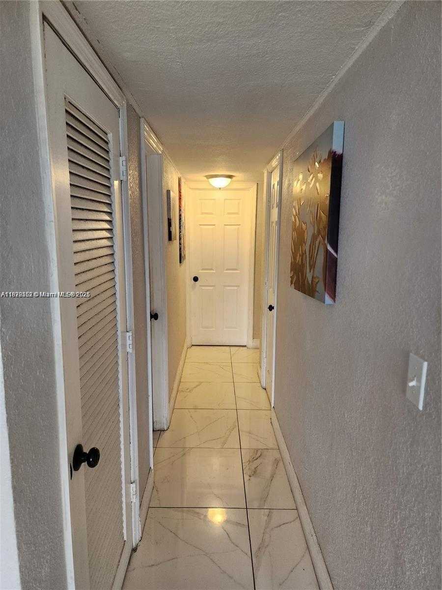 Small Image of 486 WEST EVANSTON CIR, Fort Lauderdale Number 6