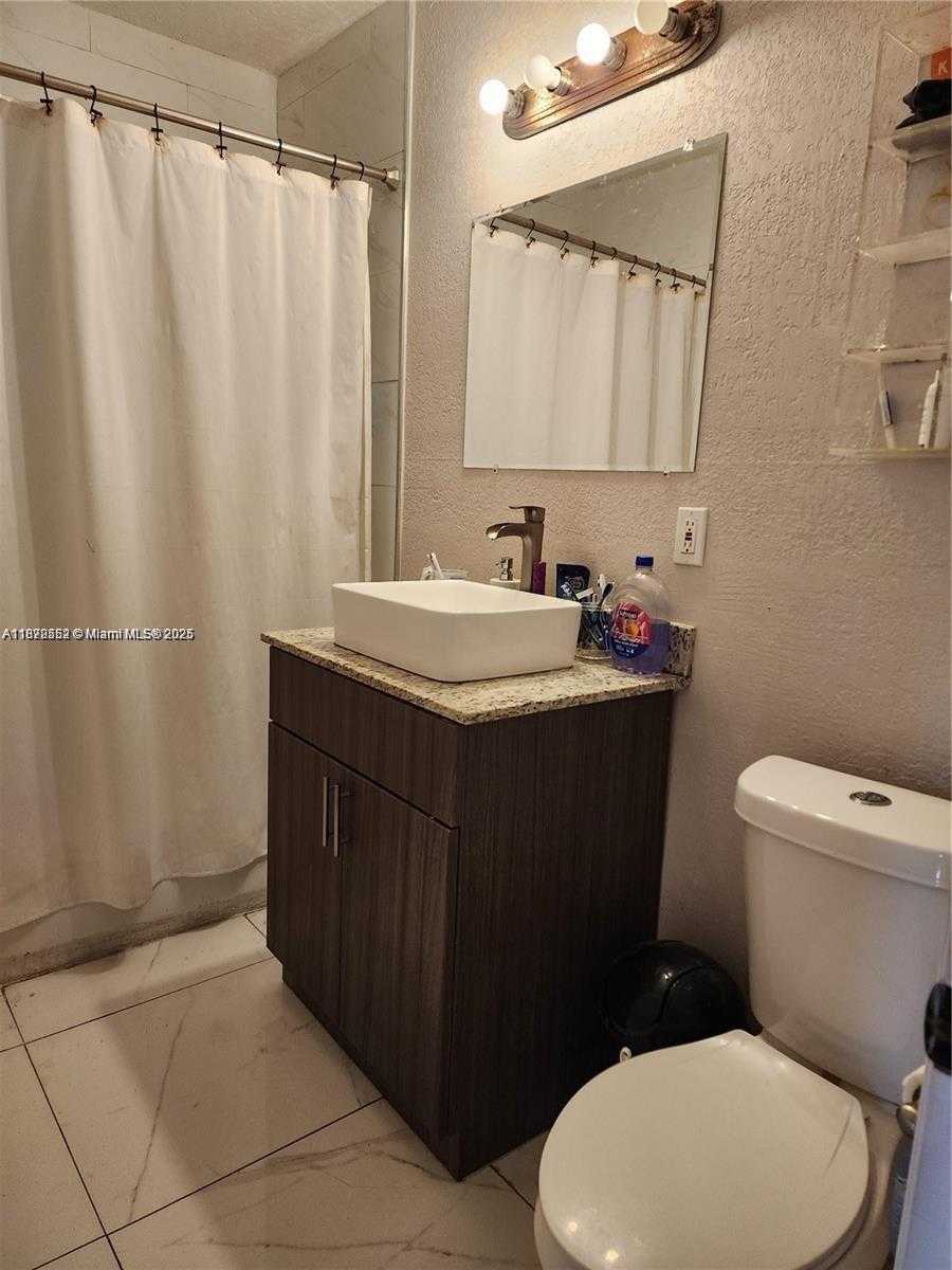 Small Image of 486 WEST EVANSTON CIR, Fort Lauderdale Number 8