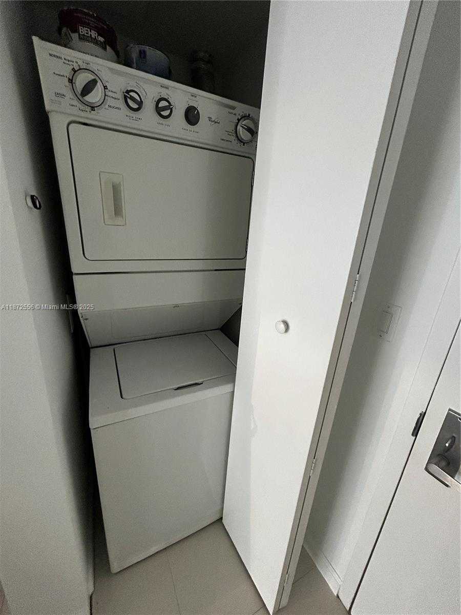 Small Image of 495 BRICKELL AVE #3106, Miami Number 5