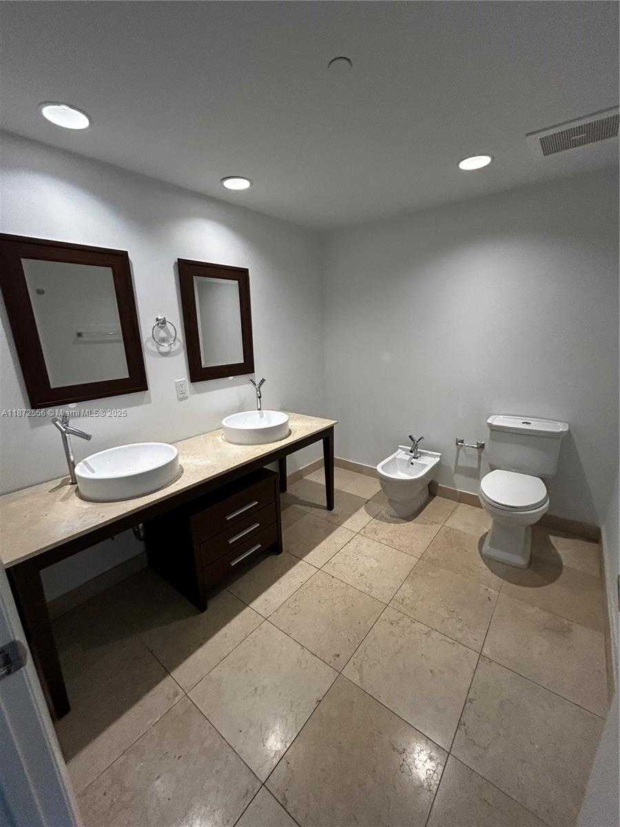Small Image of 495 BRICKELL AVE #3106, Miami Number 7