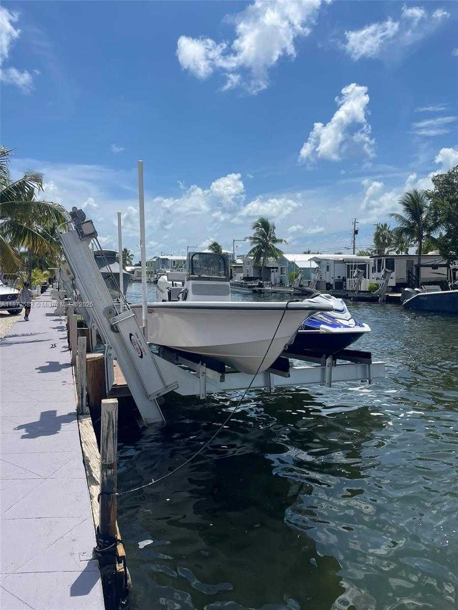 Small Image of 325 CALUSA ST #320, Key Largo Number 15