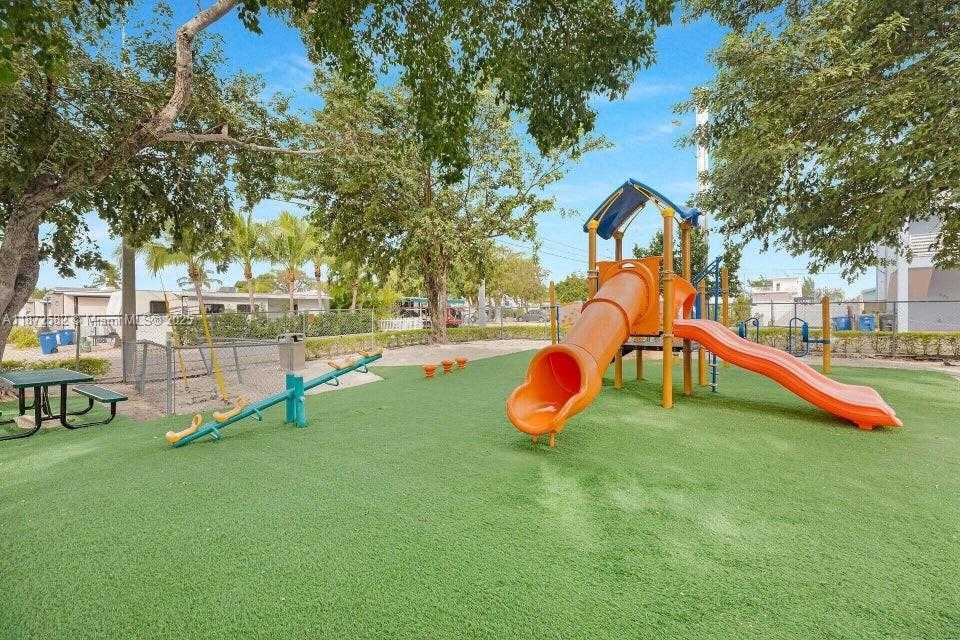Small Image of 325 CALUSA ST #320, Key Largo Number 22