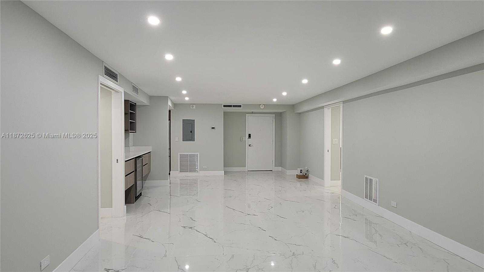 Small Image of 6039 COLLINS AVE #1535, Miami Beach Number 14