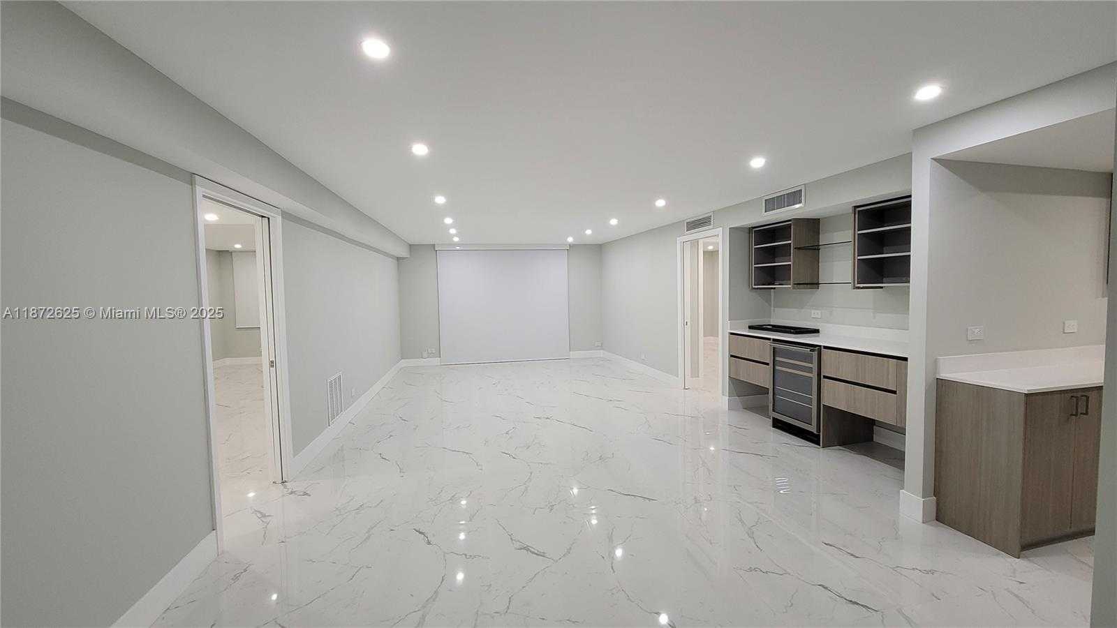 Small Image of 6039 COLLINS AVE #1535, Miami Beach Number 18