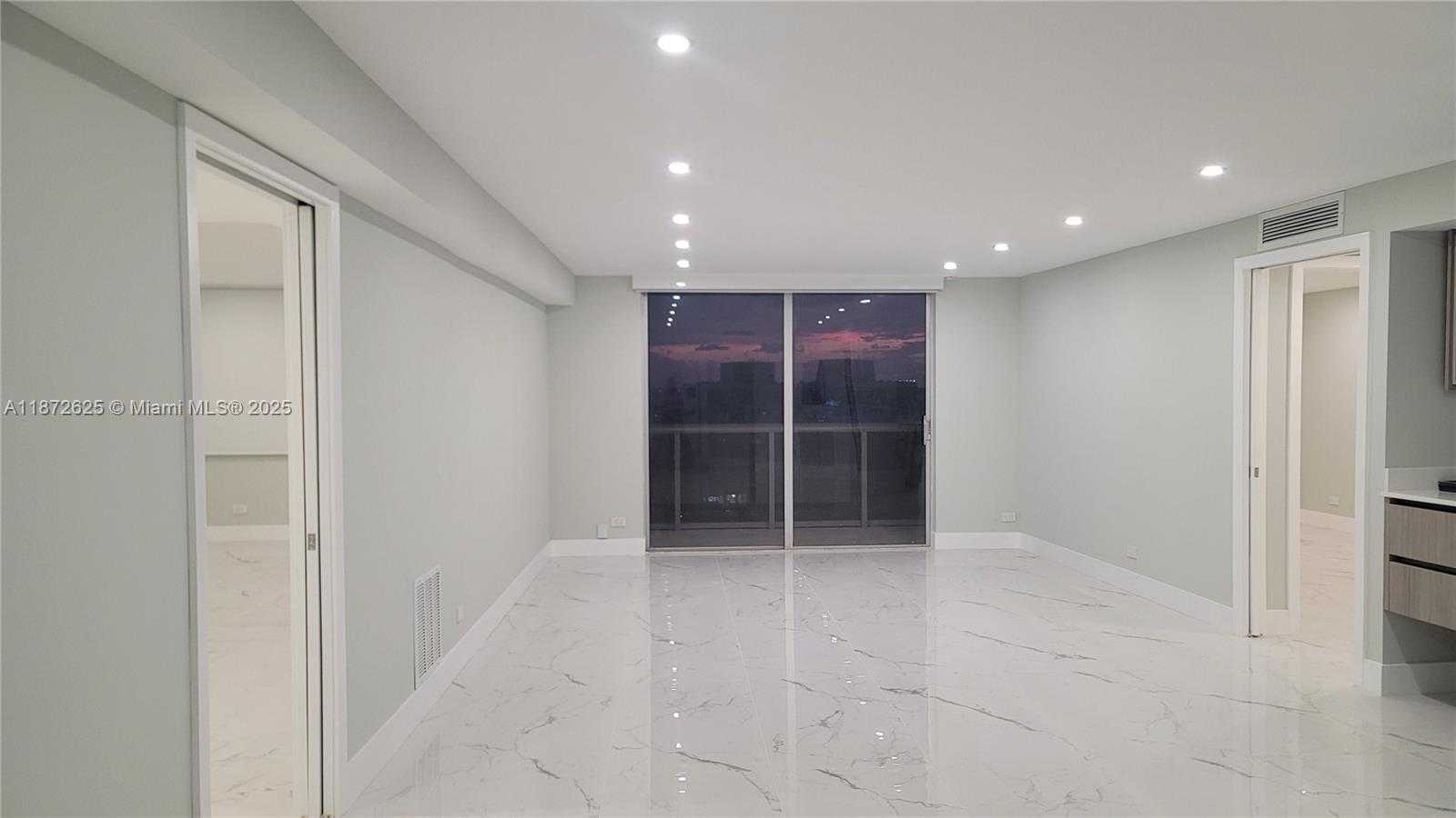 Small Image of 6039 COLLINS AVE #1535, Miami Beach Number 19