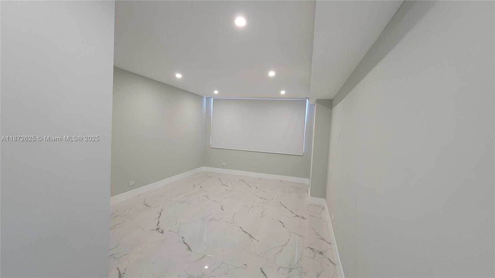 Small Image of 6039 COLLINS AVE #1535, Miami Beach Number 22
