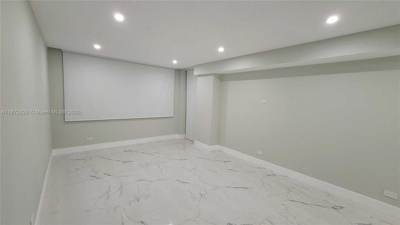 Small Image of 6039 COLLINS AVE #1535, Miami Beach Number 23