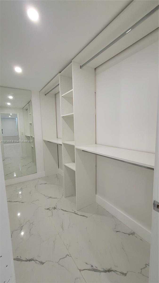 Small Image of 6039 COLLINS AVE #1535, Miami Beach Number 25