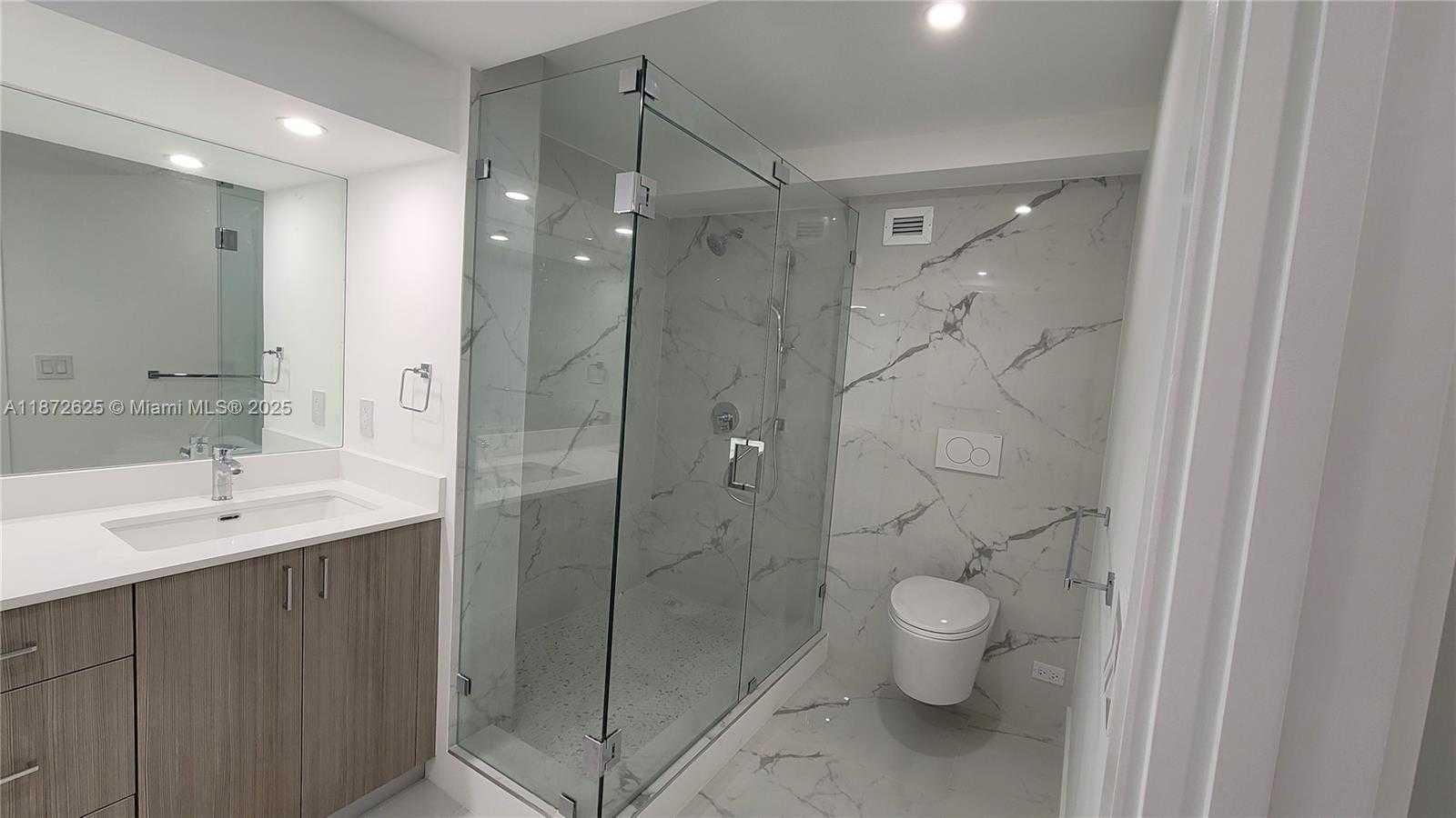 Small Image of 6039 COLLINS AVE #1535, Miami Beach Number 26