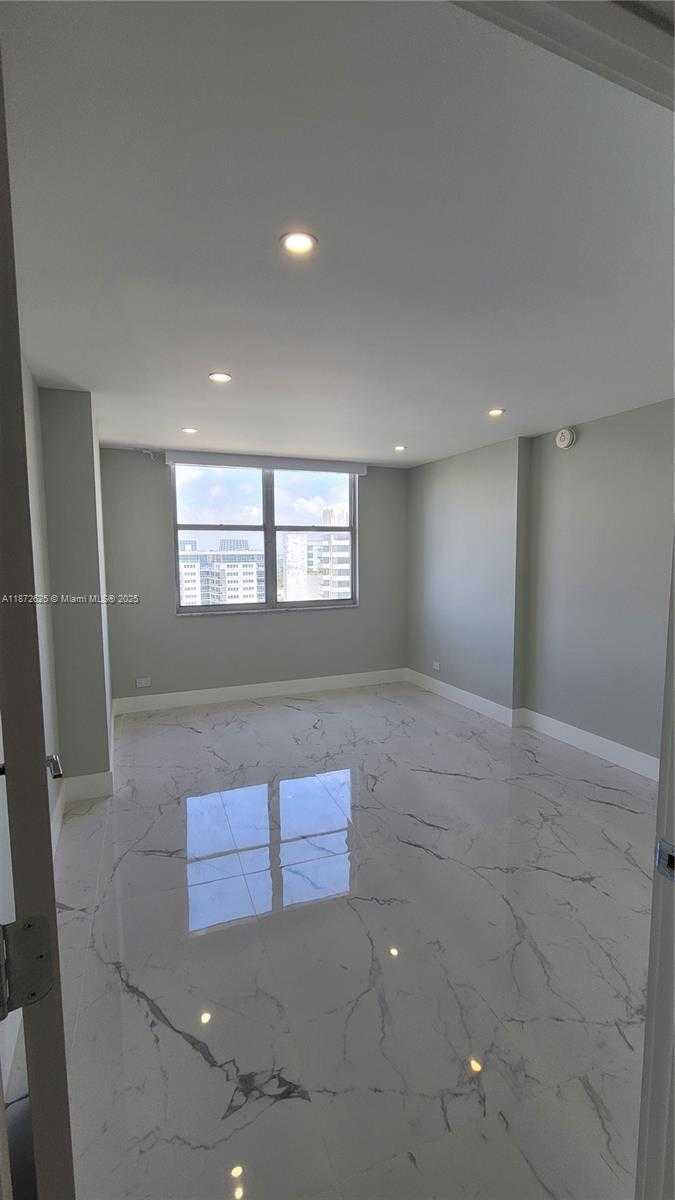 Small Image of 6039 COLLINS AVE #1535, Miami Beach Number 27