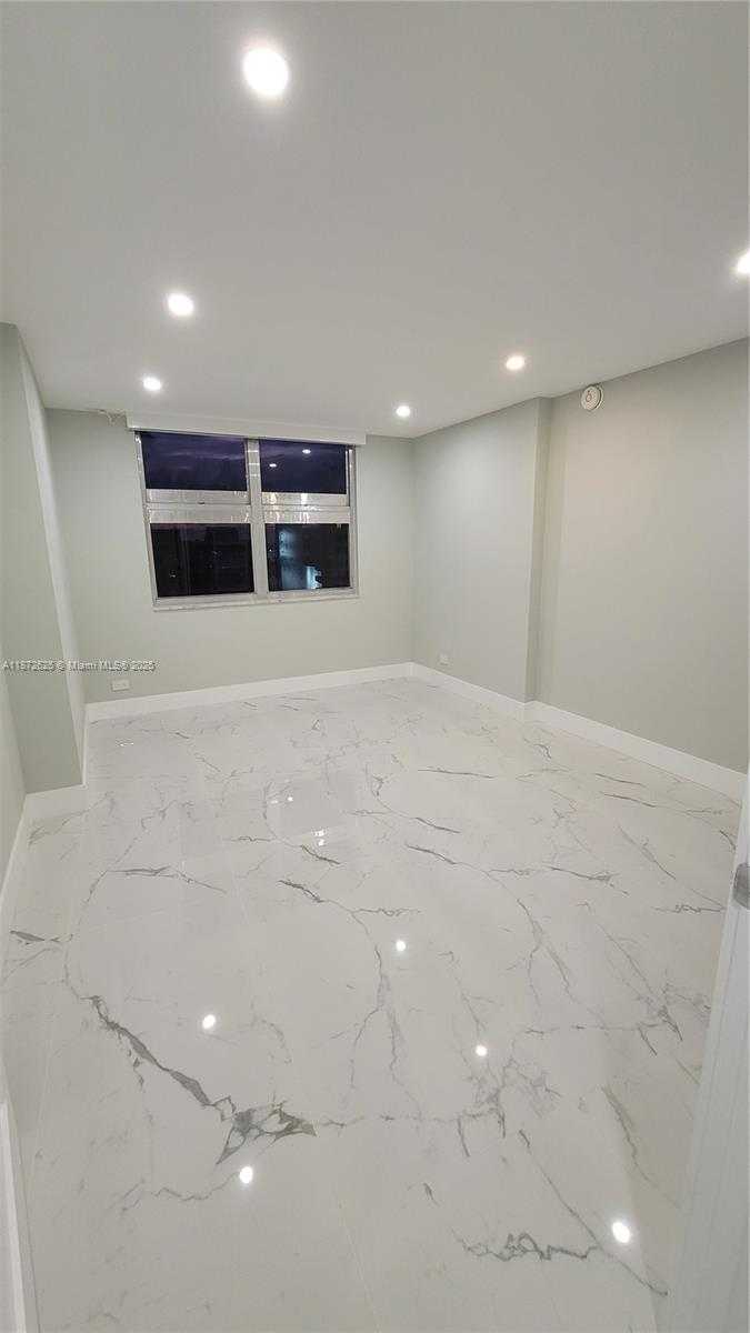 Small Image of 6039 COLLINS AVE #1535, Miami Beach Number 28