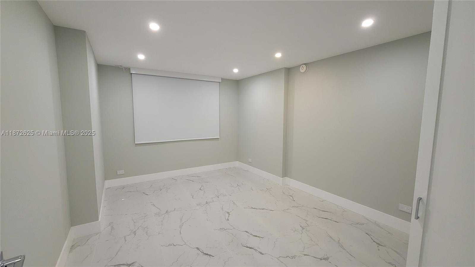 Small Image of 6039 COLLINS AVE #1535, Miami Beach Number 29