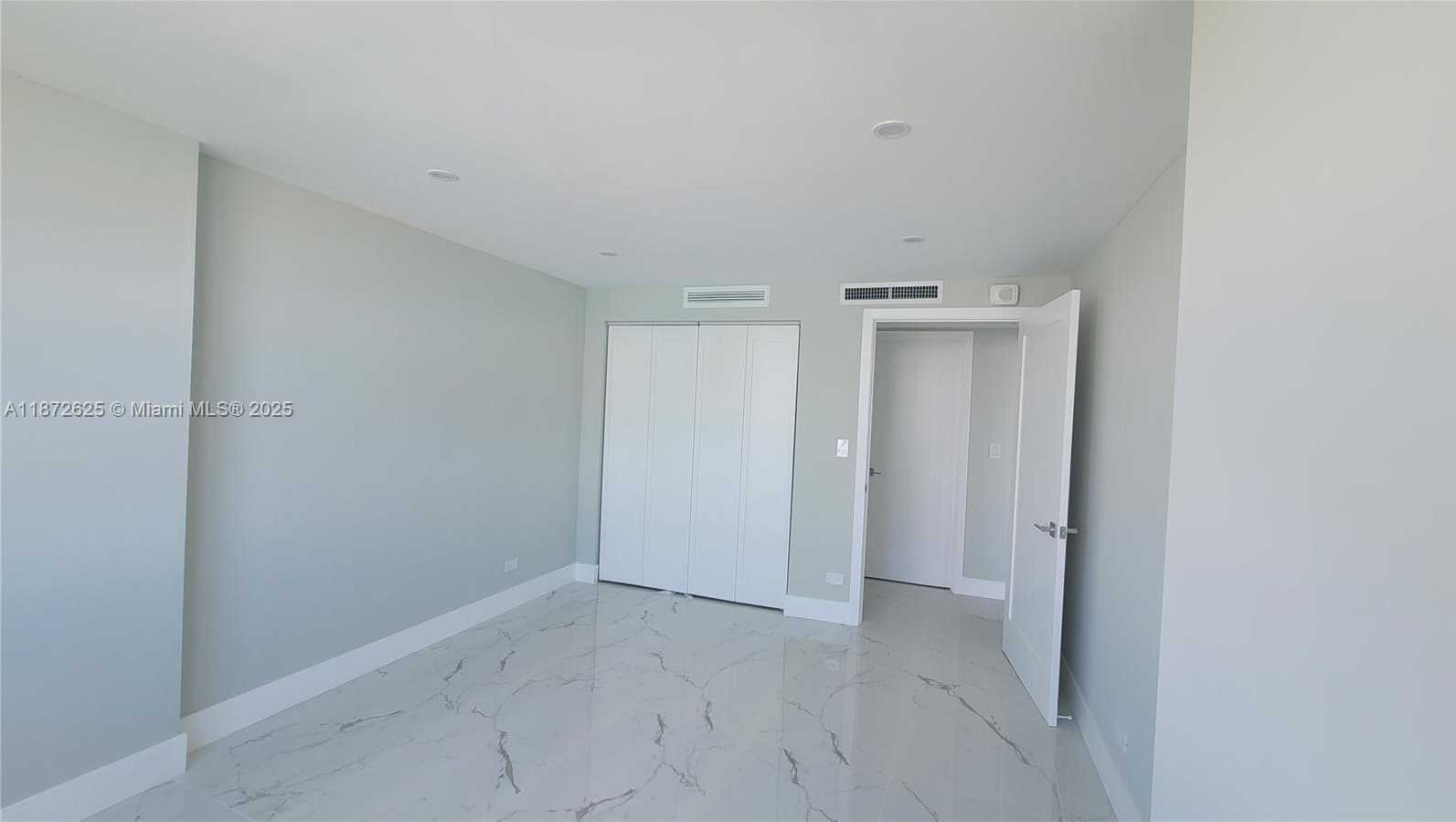 Small Image of 6039 COLLINS AVE #1535, Miami Beach Number 30