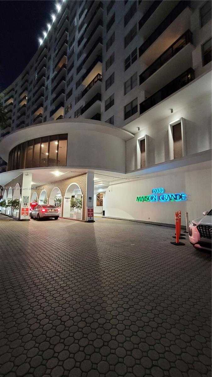 Small Image of 6039 COLLINS AVE #1535, Miami Beach Number 74