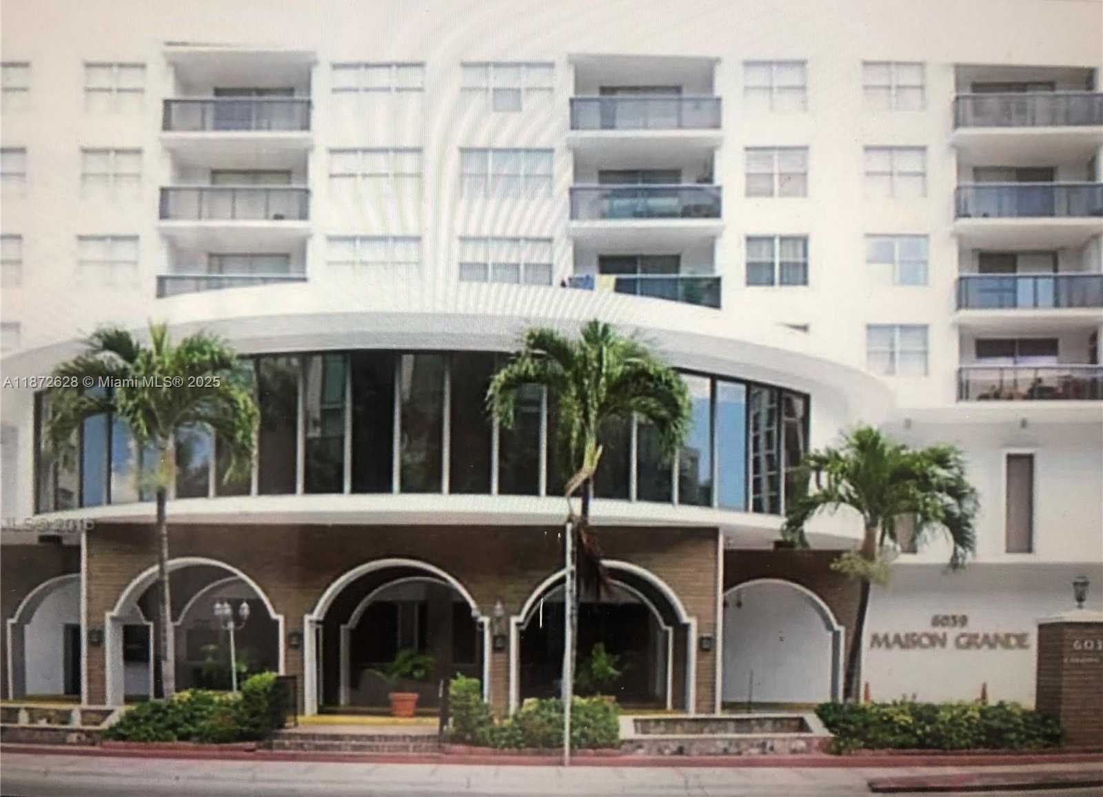 Small Image of 6039 COLLINS AVE #829, Miami Beach Number 3