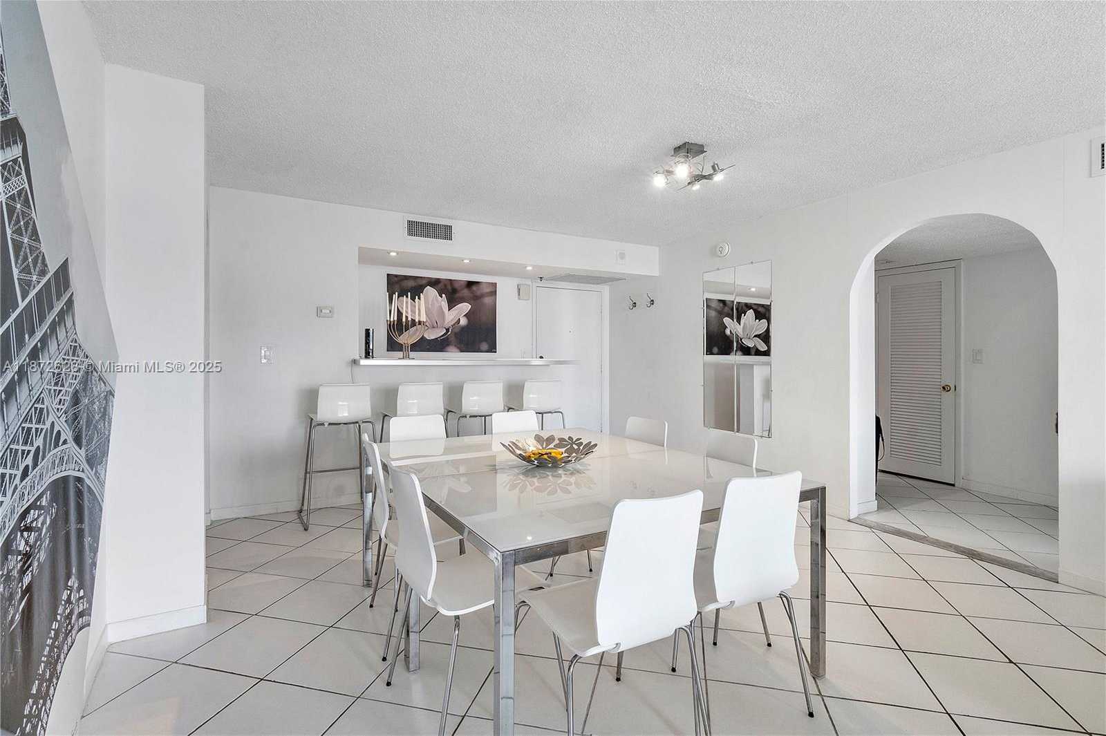 Small Image of 6039 COLLINS AVE #829, Miami Beach Number 7