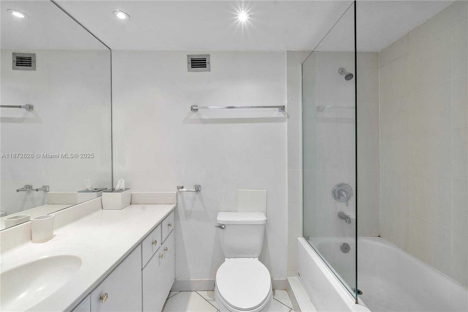 Small Image of 6039 COLLINS AVE #829, Miami Beach Number 8