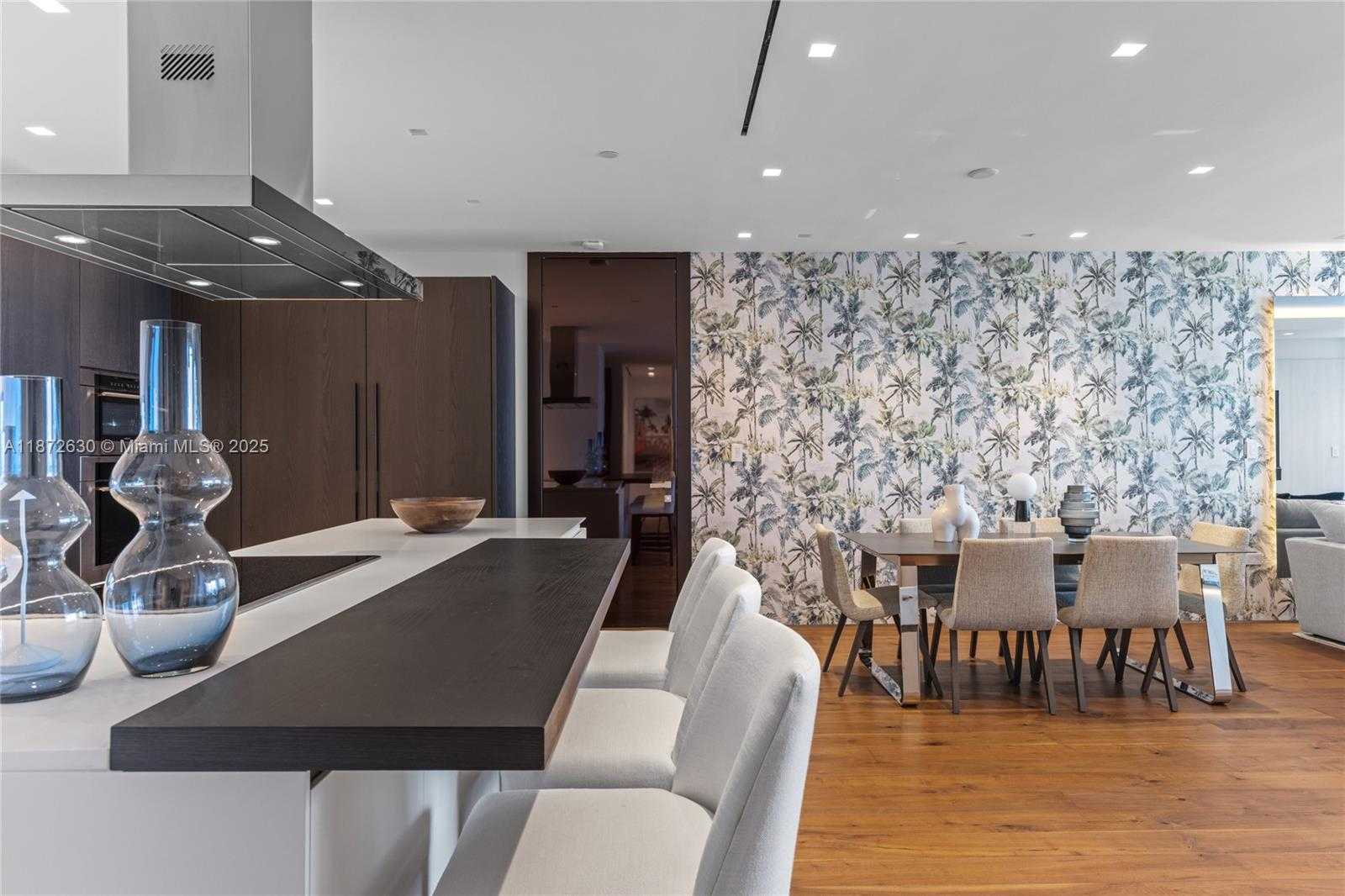 Small Image of 100 SOUTH POINTE DR #1102/03, Miami Beach Number 10