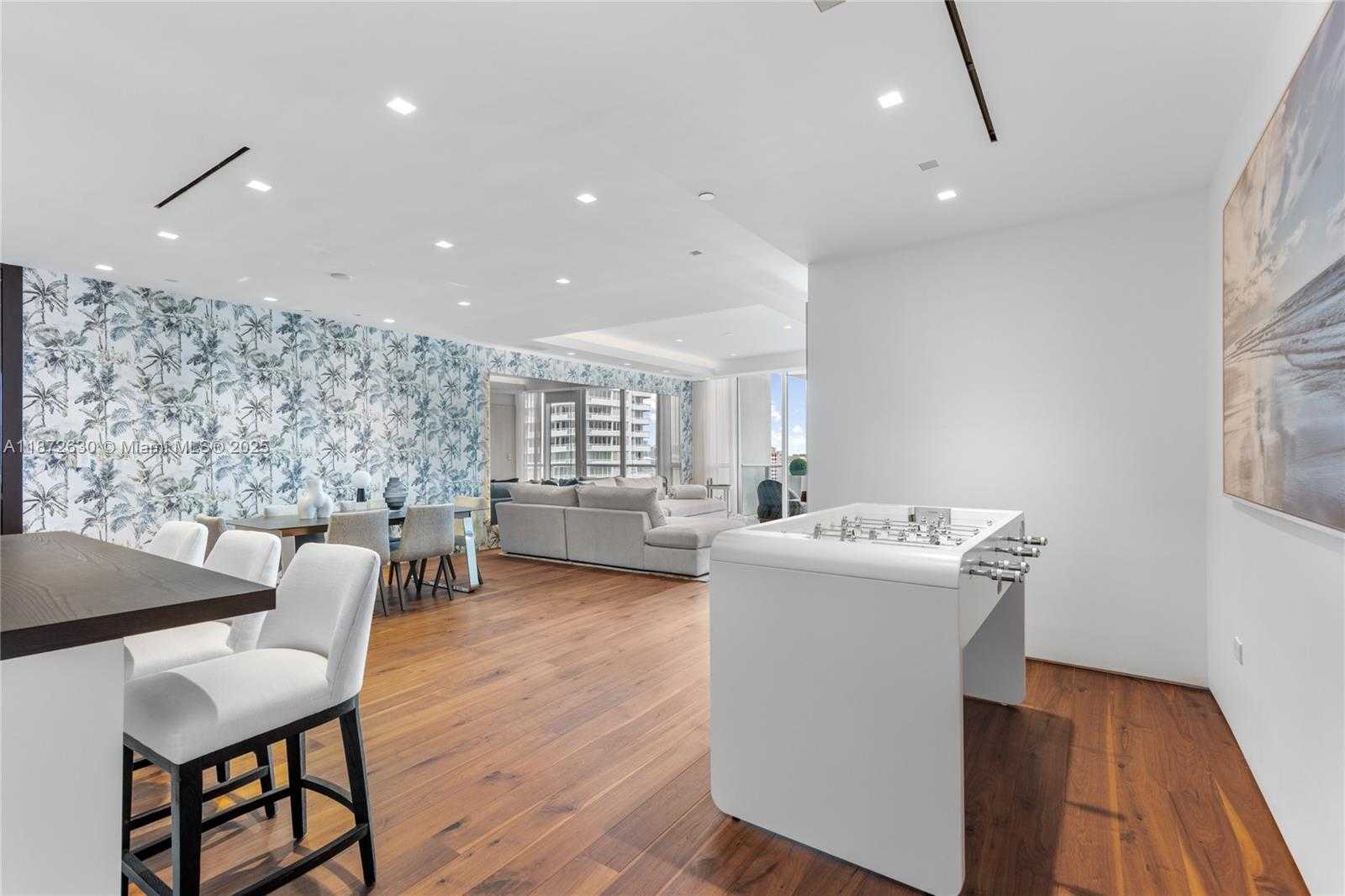 Small Image of 100 SOUTH POINTE DR #1102/03, Miami Beach Number 11